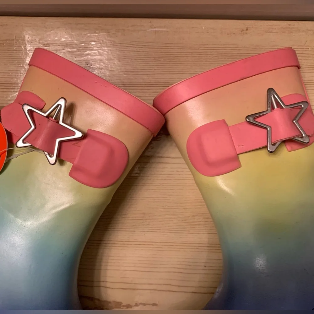 🦋🎯 WONDER NATION Girl Star Buckle Colorful Rainboots Boots NWT 5/6
